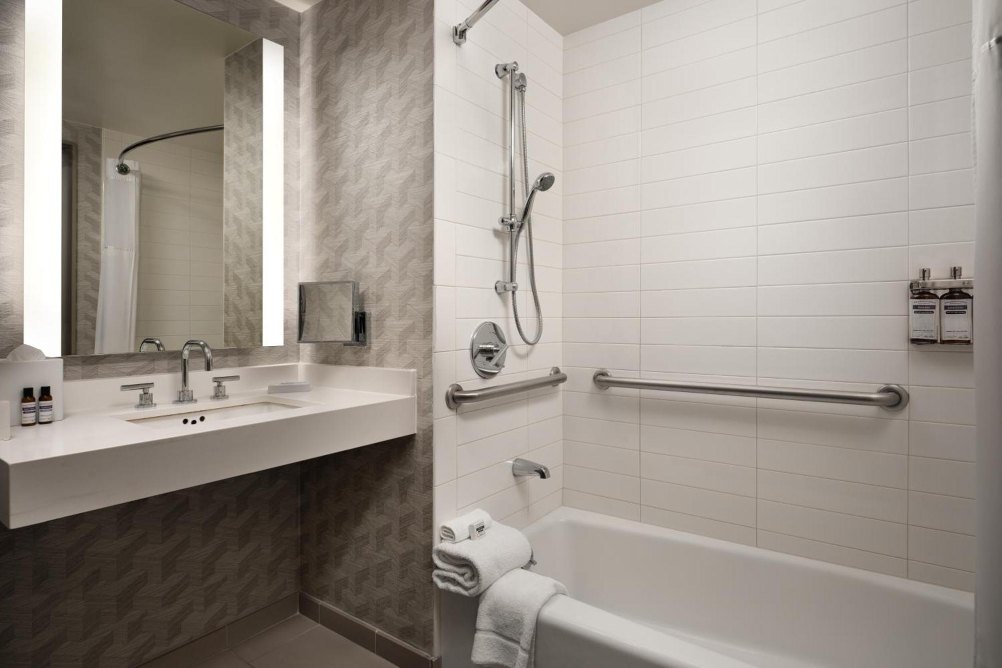 Queen Room with Two Queen Beds and Accessible Tub - Disability Access,1434772996:JPEG